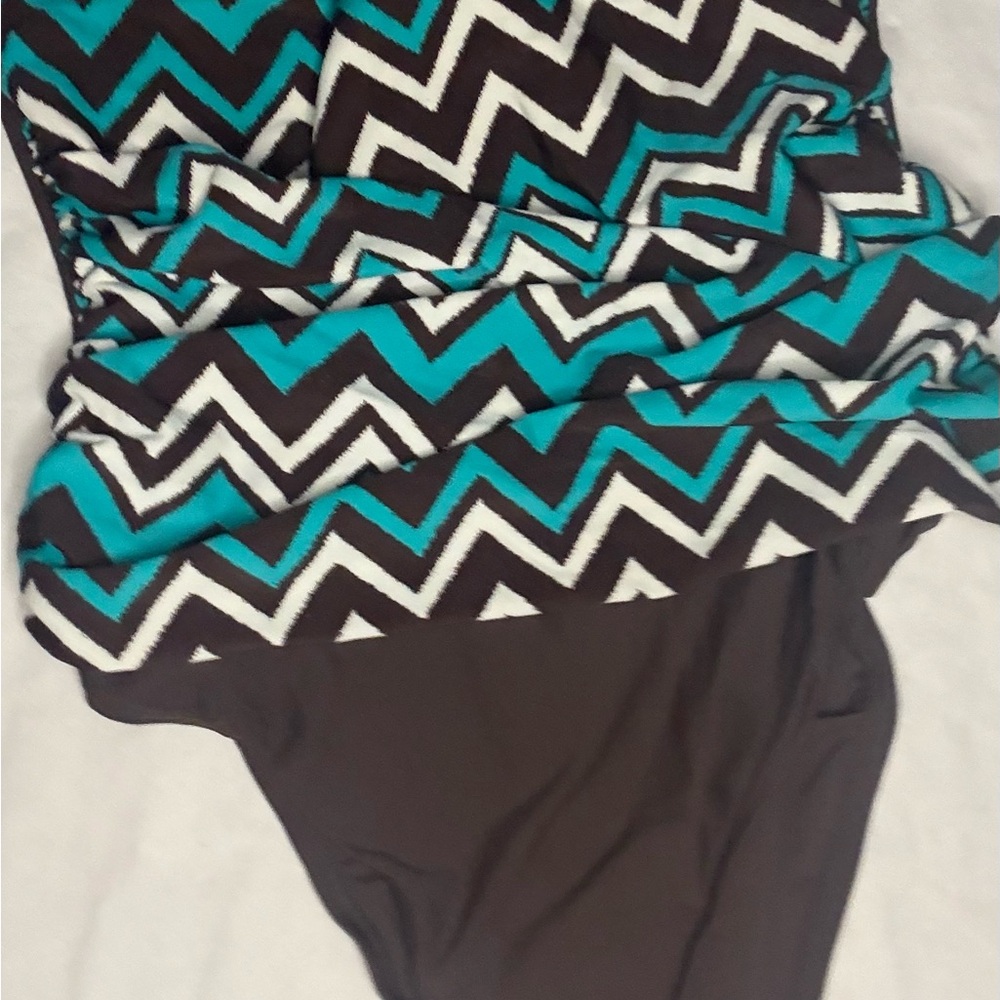 Chevron Patterned swimsuit - Picture 3 of 7